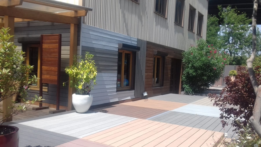 Maison avec bardages colorés